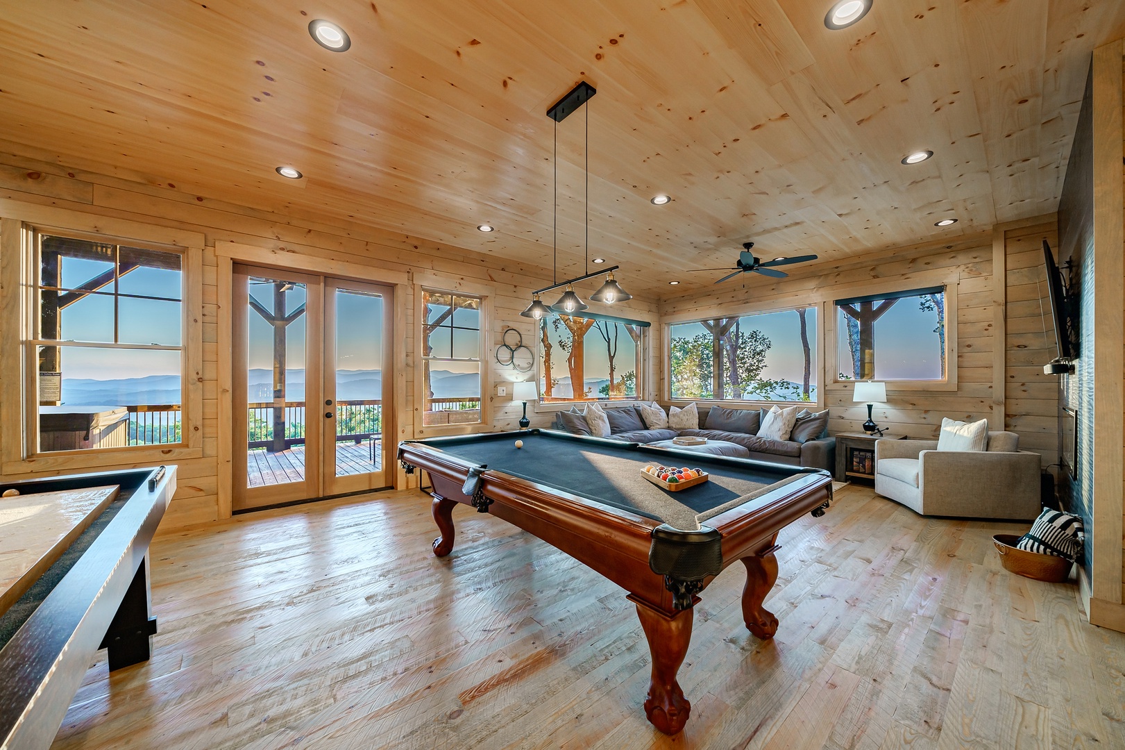 Beautiful mountain view cabin in North Georgia